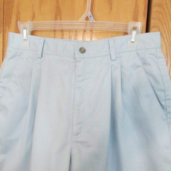 LIZ CLAIBORNE WOMENS SIZE 12 SHORTS LIGHT BLUE COTTON TWILL PLEATED TROUSER GOLF - Picture 2 of 9